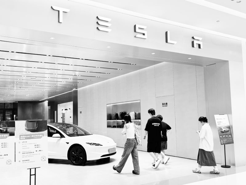 特斯拉第二季营业利润27亿骤降57% 在华销量下滑2.1%全自动驾驶未落地