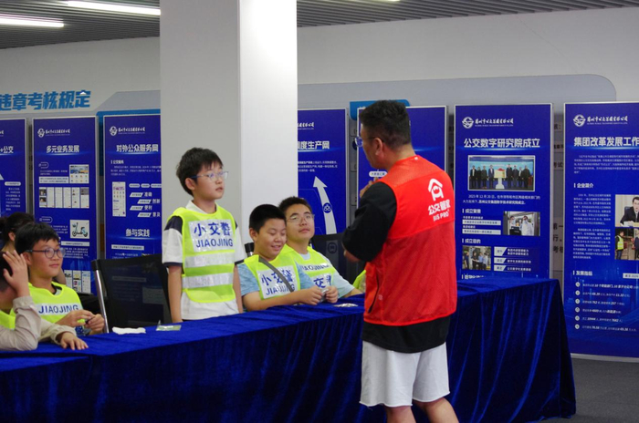 吴小童漫游记：一米视角点亮“交通友好”之旅